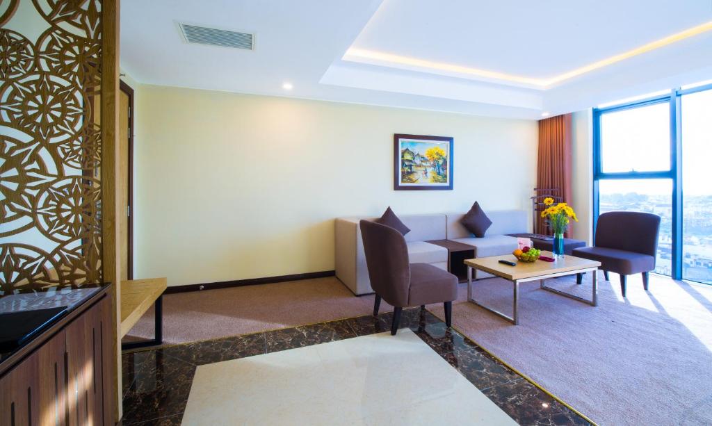 Phòng junior suite Khách sạn Mường Thanh Luxury Buôn Mê Thuột 