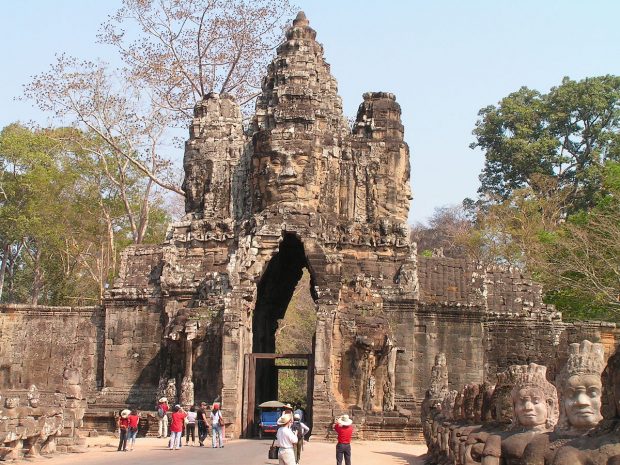 Angkor Thom - thành cổ đầy rêu phong quyến rũ của Campuchia