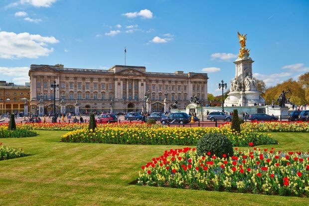 Cung điện Buckingham dinh thự nổi tiếng của Anh