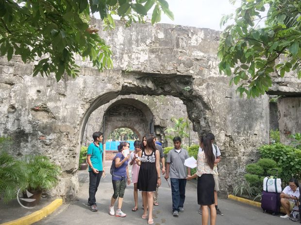 Intramuros là thành cổ nổi tiếng ở Philippines
