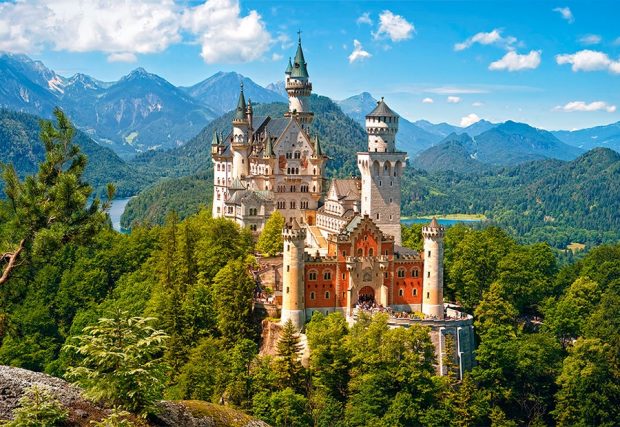 Neuschwanstein - lâu đài huyền bí hấp dẫn du khách ở Đức