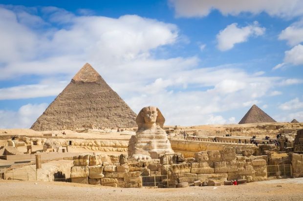 Quần thể kim tự tháp Giza nổi tiếng thế giới