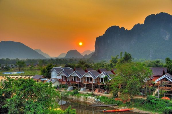 Thị trấn Vang Vieng thơ mộng của xứ sở triệu voi